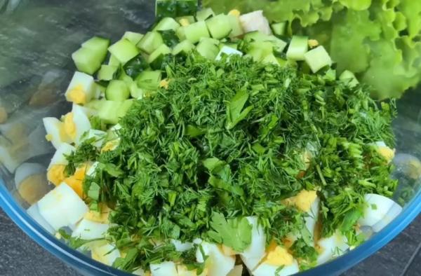 Салат с куриной грудкой, огурцами и яйцами: ложка горчицы в майонезе — и вкус совсем другой
