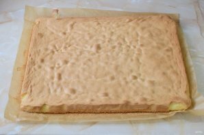 Бисквитный рулет с кремом из сливок