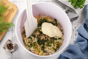 Салат из сыра с чесноком