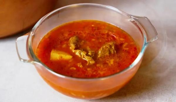 Вкуснее, чем в ресторане: остро-кислый грузинский суп мясом, рисом и картофелем. Аромат специй на всю квартиру