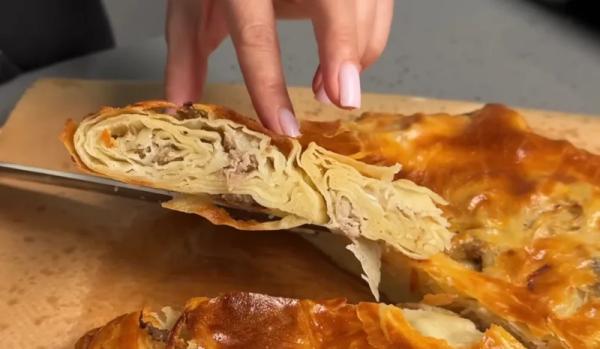 Тончайшие слои и хрустящее тесто сверху: рецепт мясной катламы из чайханы в Ташкенте
