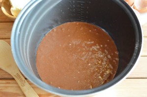 Шоколадный торт с орехами