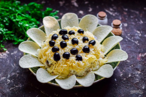 Салат «Подсолнух» с ананасами