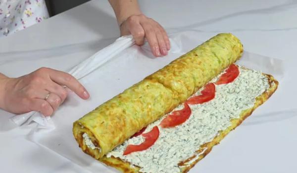 Рулет из кабачков с помидорами: сочная начинка с чесноком и укропом. Просто, быстро и невероятно вкусно
