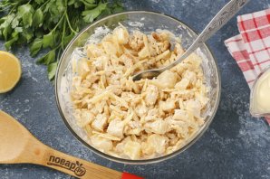 Салат «Курица с ананасами»
