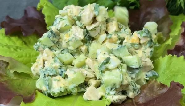Салат с куриной грудкой, огурцами и яйцами: ложка горчицы в майонезе — и вкус совсем другой