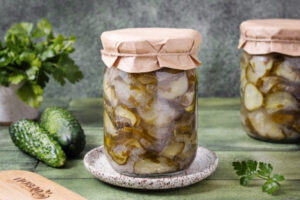 Огуречная мозаика: зимний салат с кориандром и хрустом