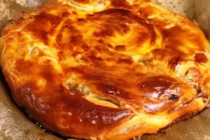 Восточная слоёная лепёшка с мясом: секреты той самой катламы из чайханы