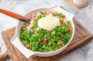 Салат из крабовых палочек и печени трески