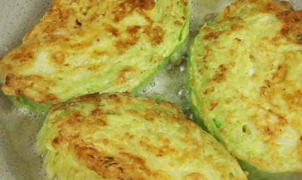 Вместо тяжелых мясных котлет: молодая капуста стейками в кляре: хрустящая и сочная — просто объедение!