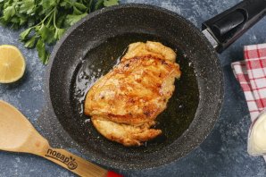 Салат «Курица с ананасами»