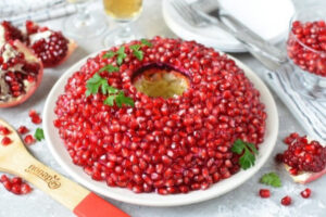 Салат «Рубиновое кольцо» с курицей и гранатом