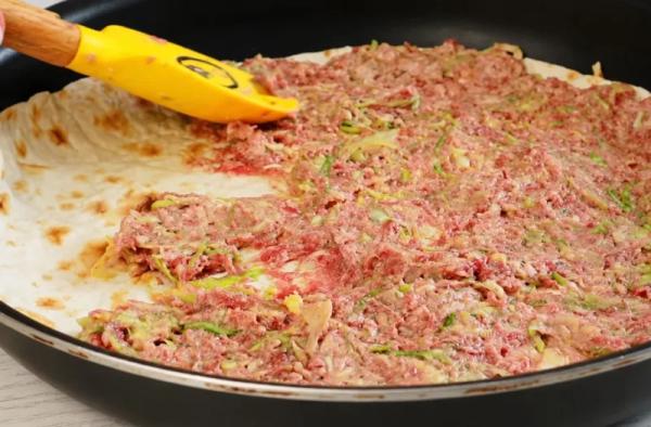 Вкуснее привычных голубцов: ленивый капустный пирог с фаршем из обычного лаваша