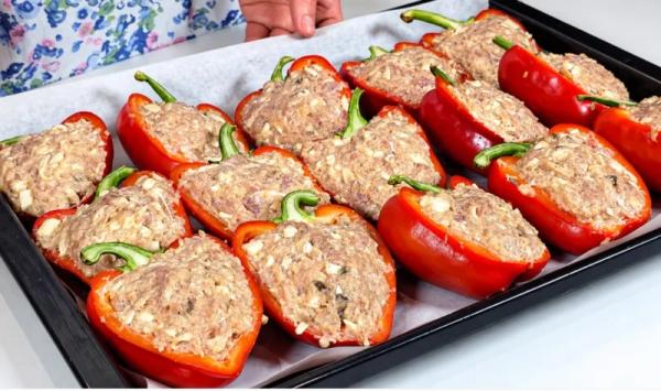 Фаршированные перцы в духовке по-новому! Без риса, обжаривания и лишней возни — начинка со вкусом нежного жюльена Фаршированные перцы в духовке по-новому! Без риса, обжаривания и лишней возни — начинка со вкусом нежного жюльена