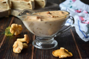 Сливочная подлива с лисичками и демиглясом: ресторанный вкус дома